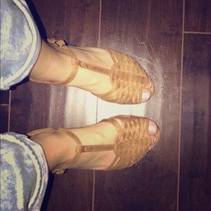 Women’s flats/sandals